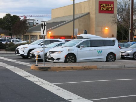 AUTOR: HS OG | TITLE: Autonom fahrendes Fahrzeug 2019 im Silicon Valley  | DESCRIPTION: -
