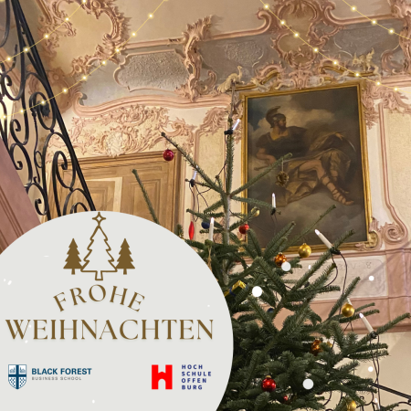 AUTOR: Vorlage Canva/HS OG | TITLE: Frohe Weihnachten und einen guten Start ins neue Jahr 2026! | DESCRIPTION: Weihnachtsbaum im KlosterCampus in Gengenbach
