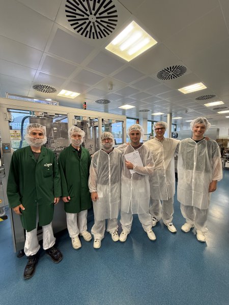 AUTOR: HS OG/ Heel | TITLE: Team Salbe in Produktion | DESCRIPTION: - AUTOR: HS OG/ Heel | TITLE: Team Salbe in Produktion | DESCRIPTION: -