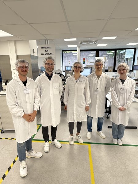 AUTOR: HS OG/ Heel | TITLE: Team Ampullen in Produktion | DESCRIPTION: - AUTOR: HS OG/ Heel | TITLE: Team Ampullen in Produktion | DESCRIPTION: -