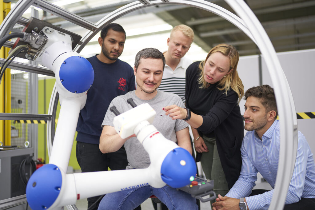 Work-Life Robotics am Campus West: Industrielle Robotik ganzheitlich verstehen